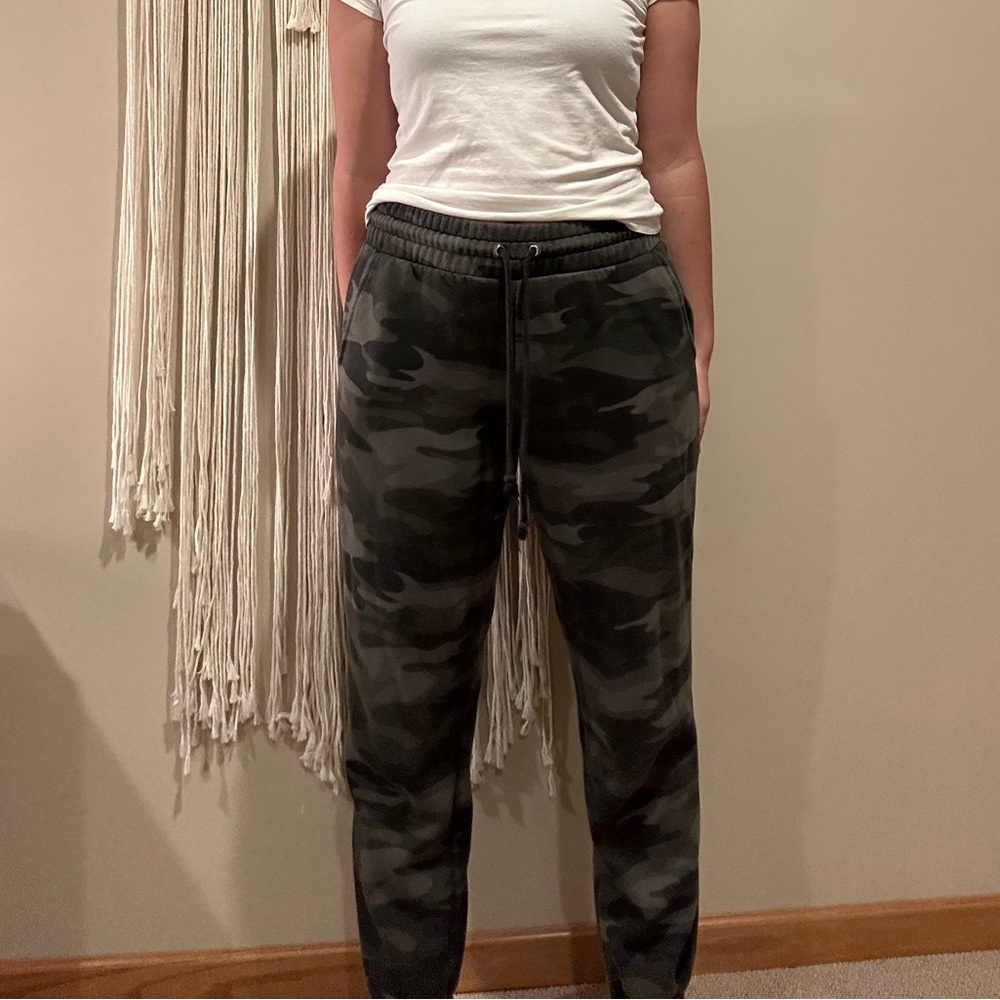 Camouflage sweat pants size M